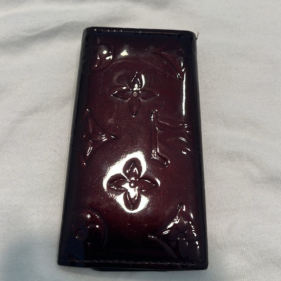 Authentic Louis Vuitton Vernis Four Ring Key Holder In Box - Picture 3 of 12